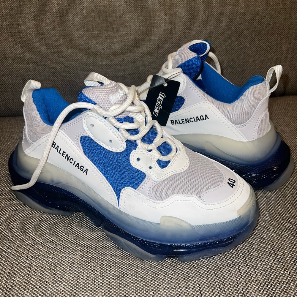 Balenciaga Men's Triple S Clear Sole Sneakers - White
Mens Size 7/Women 8.5-9